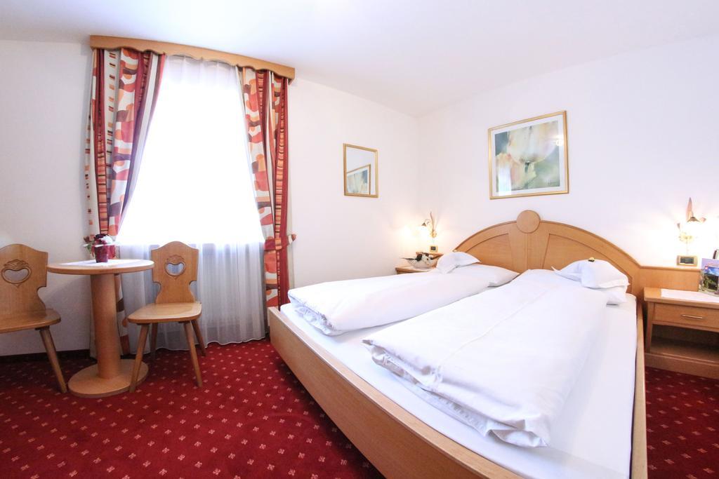 Garni Crepaz Bed & Breakfast Selva di Val Gardena Eksteriør bilde