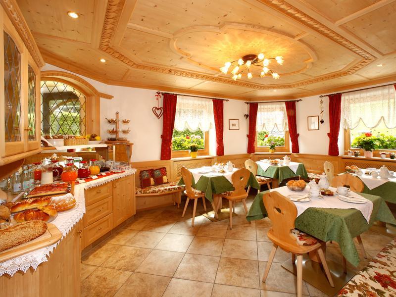 Garni Crepaz Bed & Breakfast Selva di Val Gardena Eksteriør bilde