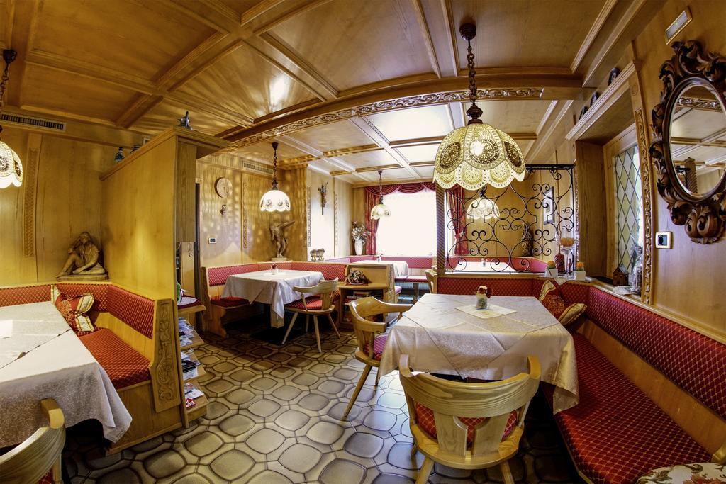 Garni Crepaz Bed & Breakfast Selva di Val Gardena Eksteriør bilde