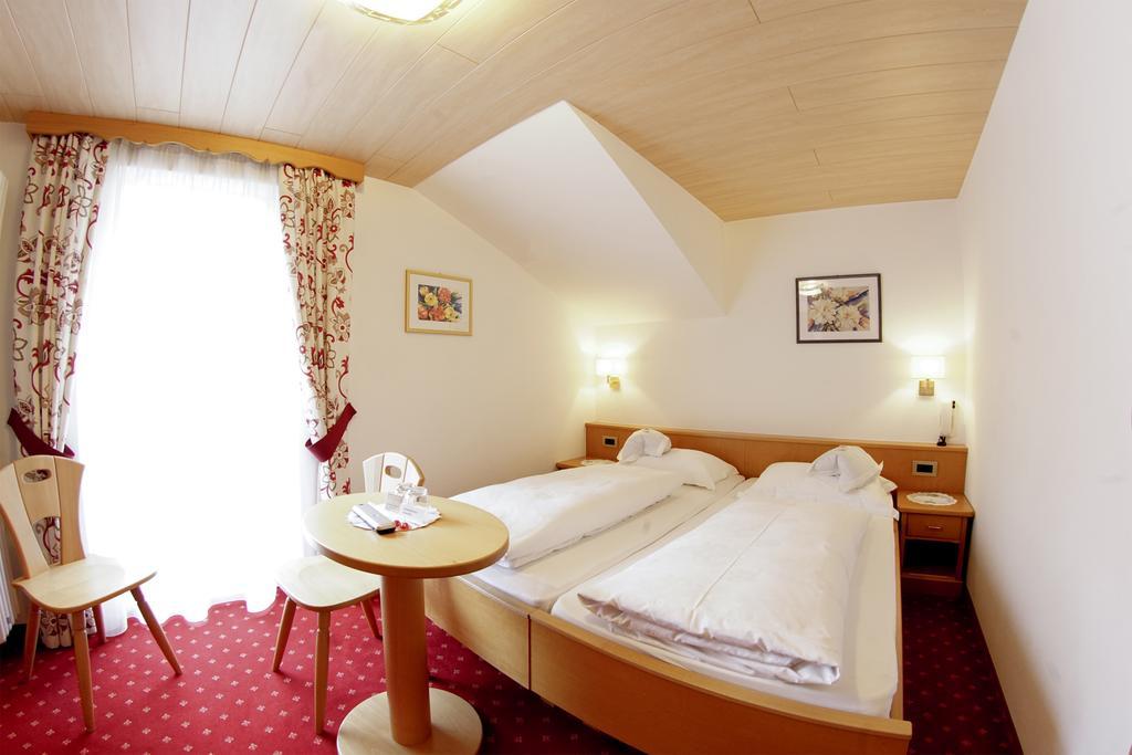 Garni Crepaz Bed & Breakfast Selva di Val Gardena Eksteriør bilde