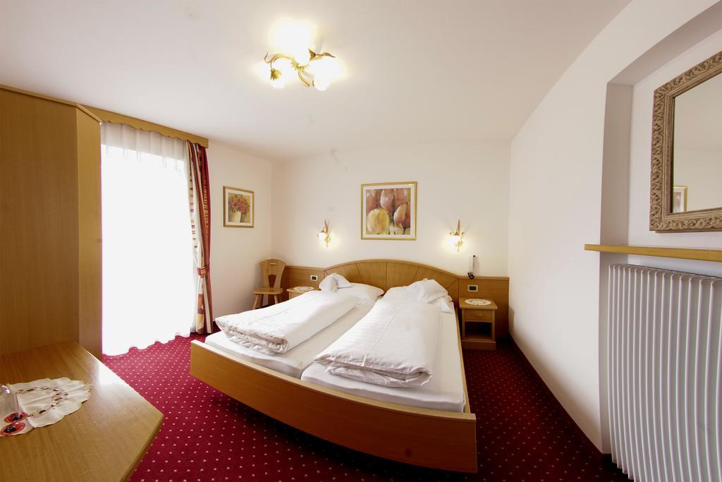 Garni Crepaz Bed & Breakfast Selva di Val Gardena Eksteriør bilde