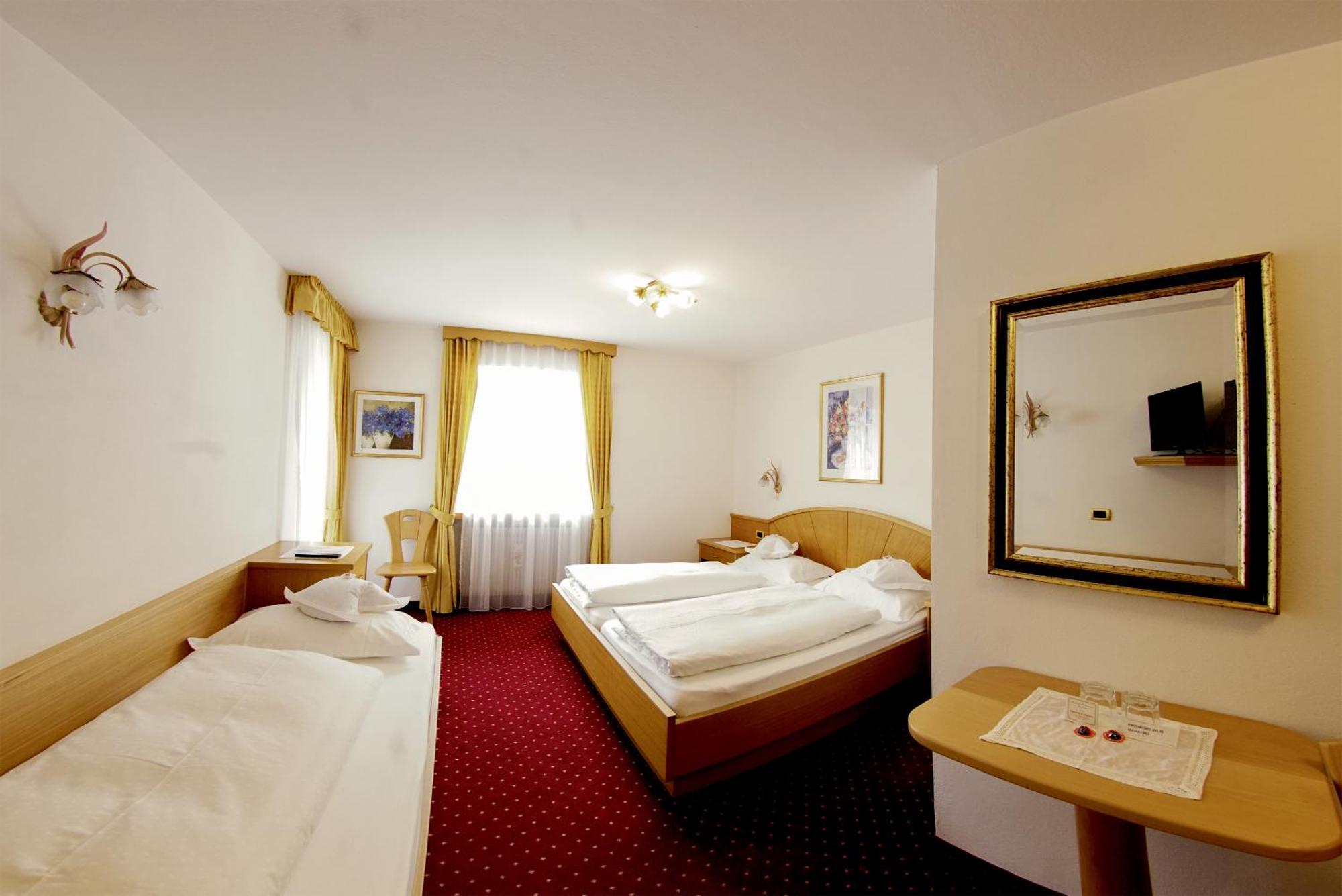 Garni Crepaz Bed & Breakfast Selva di Val Gardena Eksteriør bilde