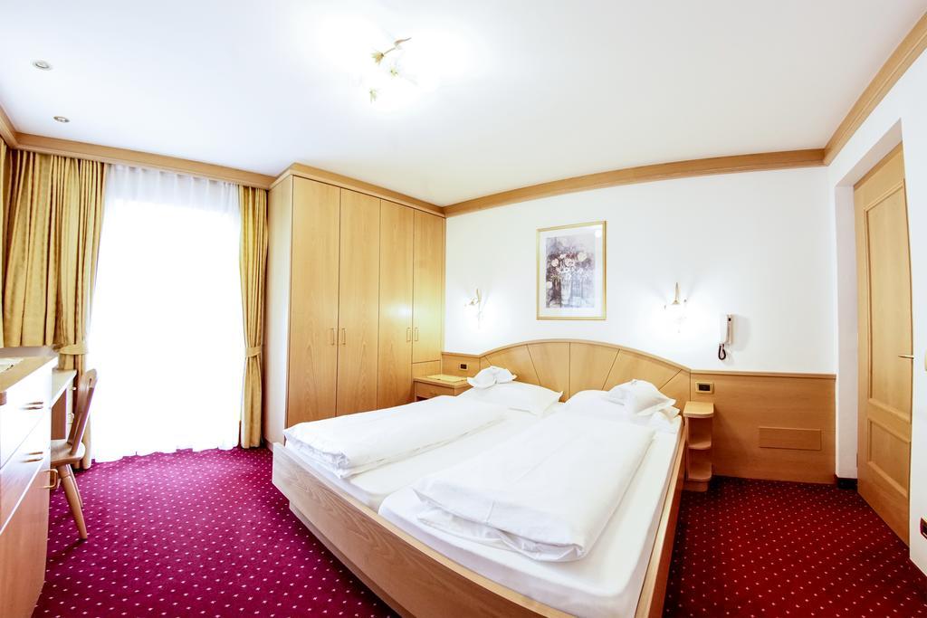 Garni Crepaz Bed & Breakfast Selva di Val Gardena Eksteriør bilde