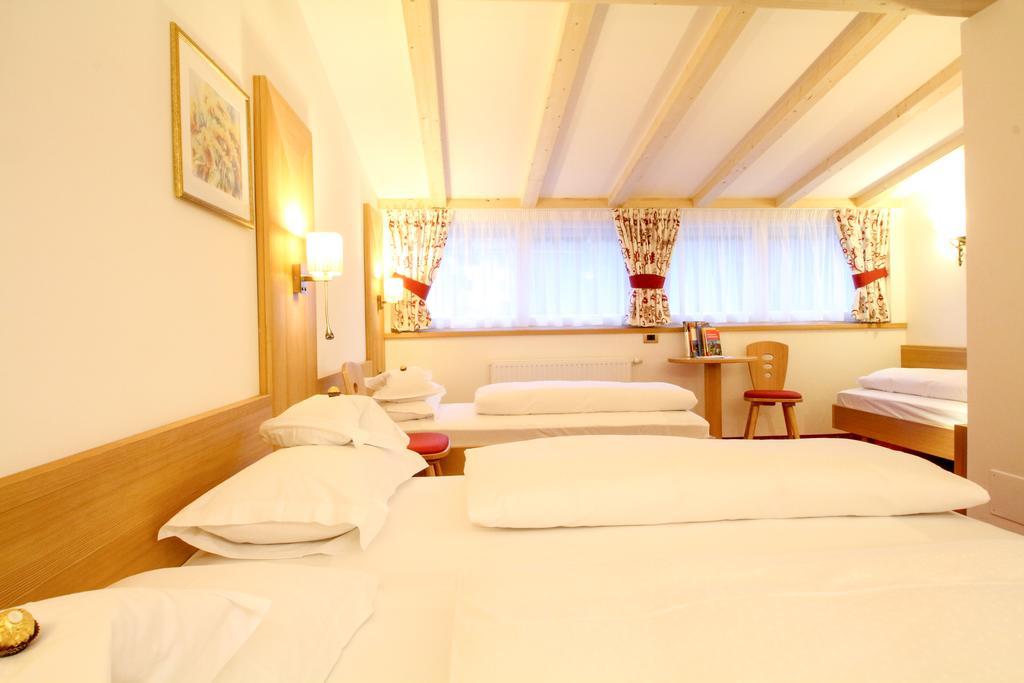 Garni Crepaz Bed & Breakfast Selva di Val Gardena Eksteriør bilde