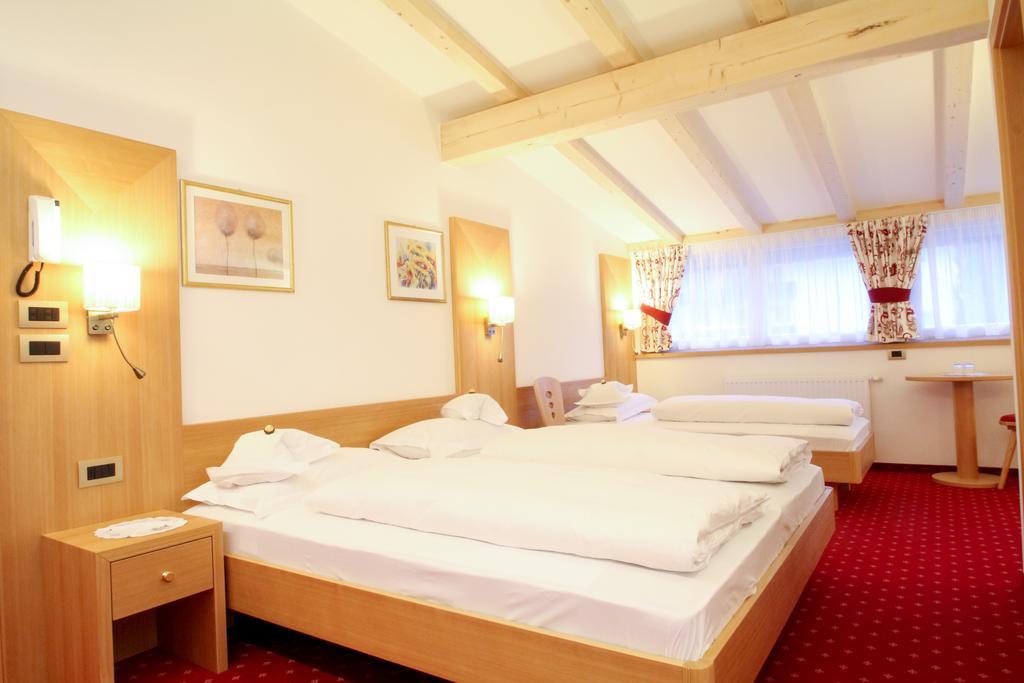 Garni Crepaz Bed & Breakfast Selva di Val Gardena Eksteriør bilde