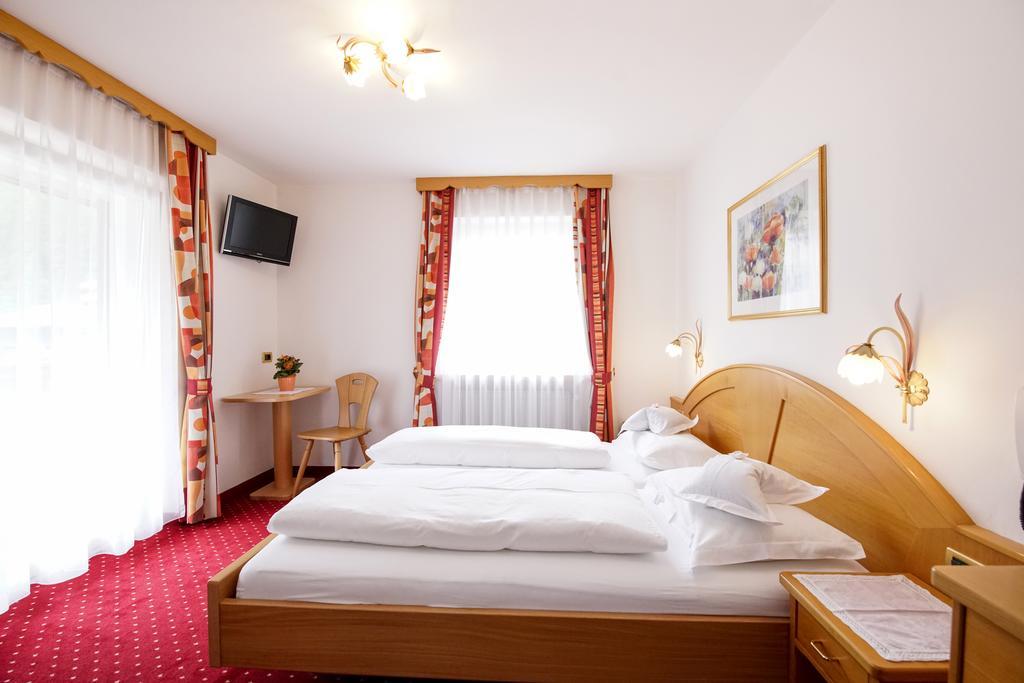 Garni Crepaz Bed & Breakfast Selva di Val Gardena Eksteriør bilde