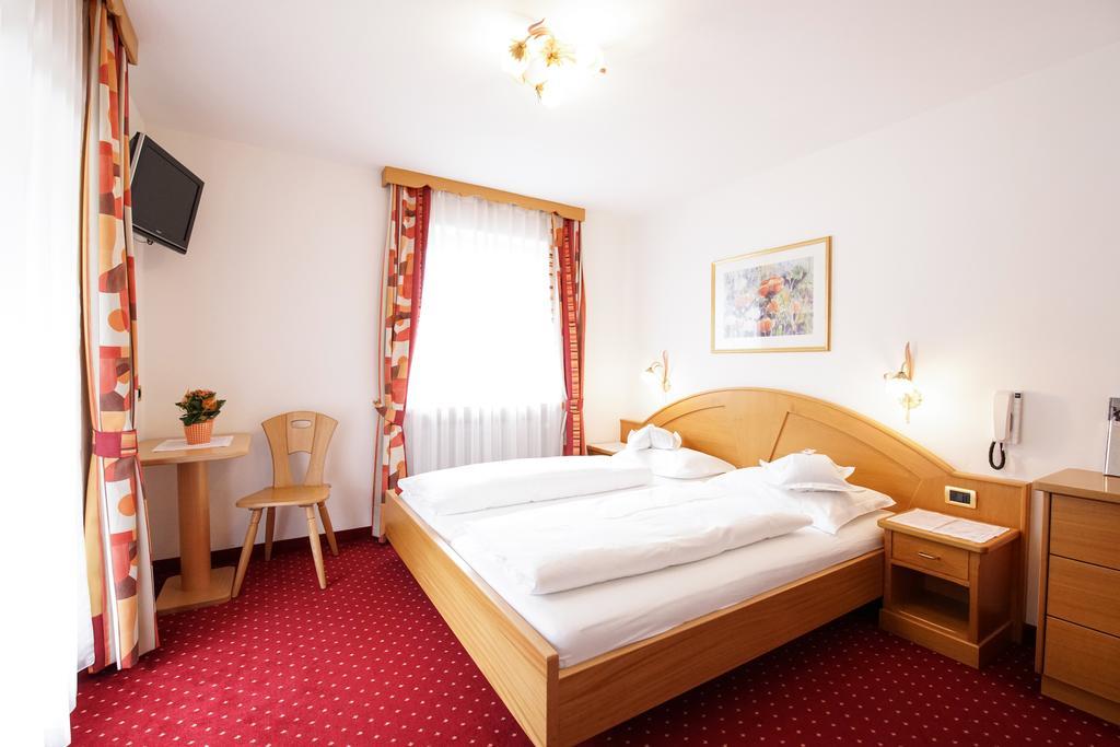 Garni Crepaz Bed & Breakfast Selva di Val Gardena Eksteriør bilde
