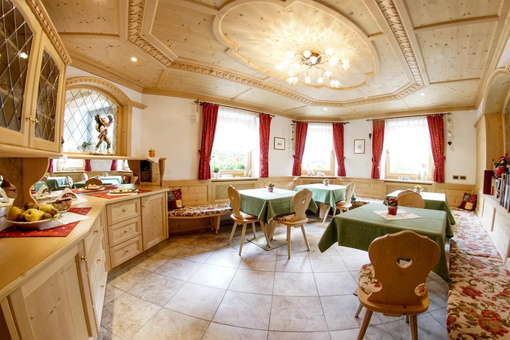 Garni Crepaz Bed & Breakfast Selva di Val Gardena Eksteriør bilde